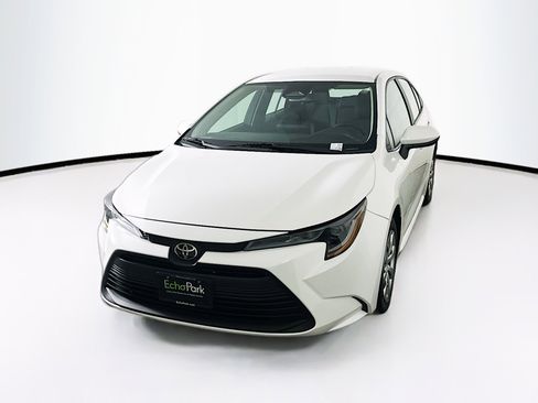 Used 2024 Toyota Corolla LE image 3