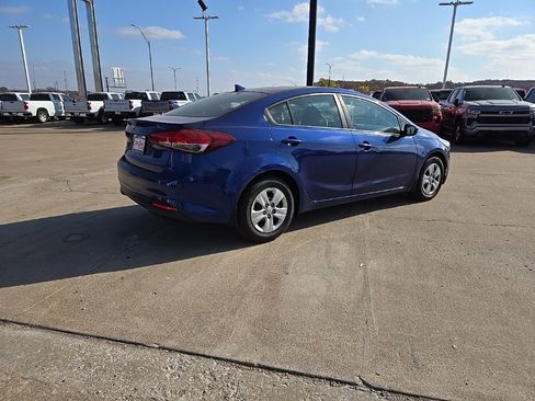 Used 2017 Kia Forte LX image 5