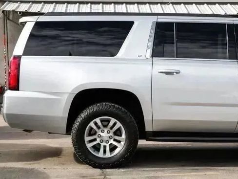 Used 2019 Chevrolet Suburban LT AWD/4WD image 12