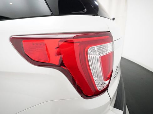 Used 2019 Ford Explorer XLT w/ Equipment Group 202A AWD/4WD image 35