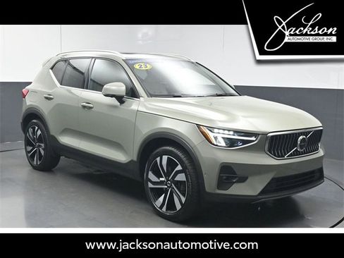 Used 2023 Volvo XC40 B5 Plus w/ Protection Package Premier image 1