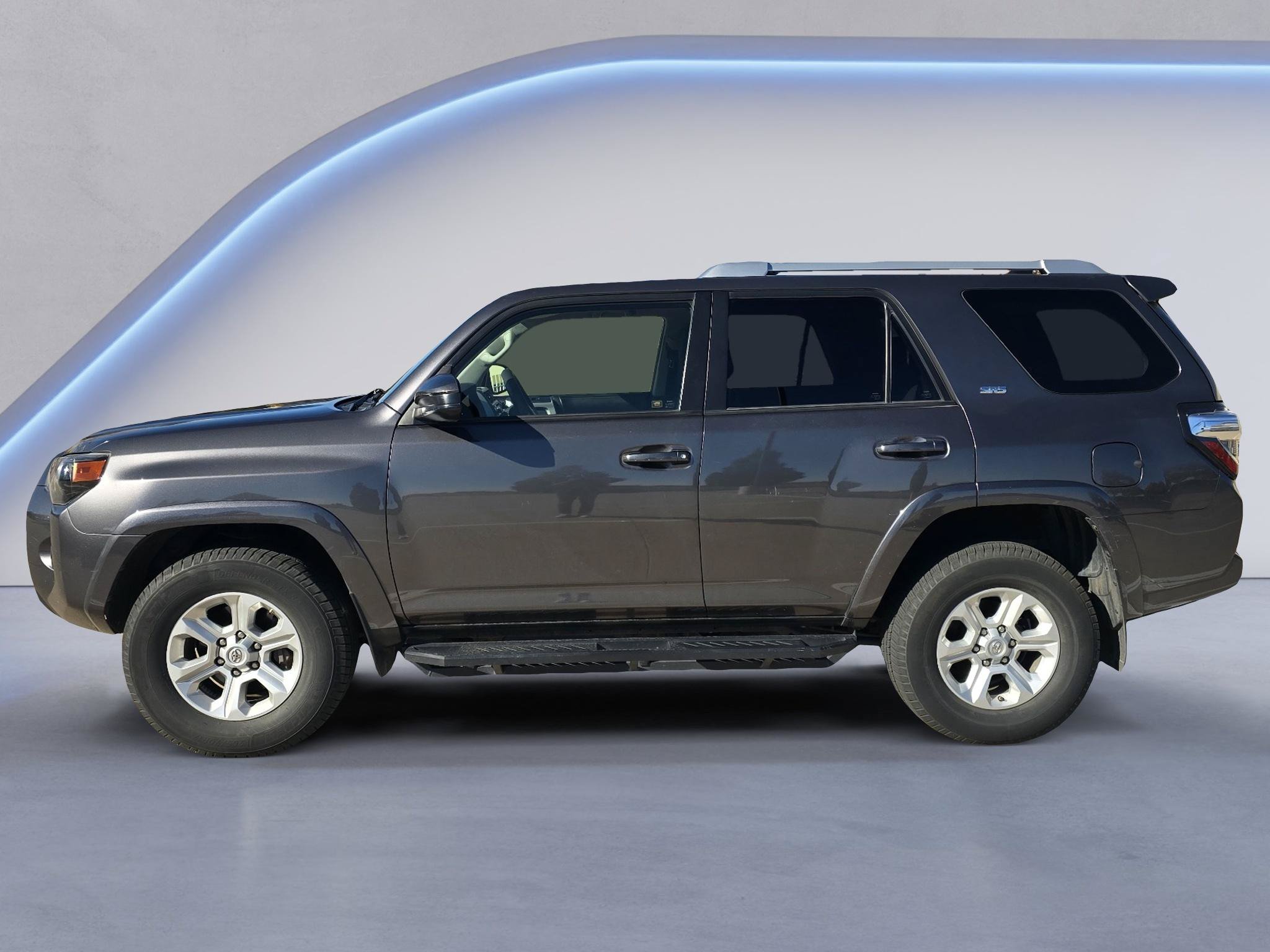 Used 2016 Toyota 4Runner SR5 AWD/4WD image 2