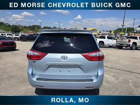 Used 2017 Toyota Sienna LE FWD image 4