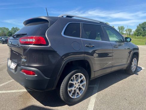 Used 2017 Jeep Cherokee Latitude w/ Comfort/Convenience Group AWD/4WD image 5
