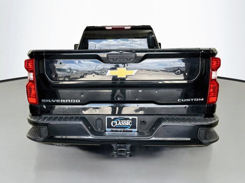 Used 2022 Chevrolet Silverado 2500 Custom w/ Custom Value Package AWD/4WD image 6