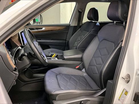 Used 2024 Volkswagen Atlas SE FWD image 21