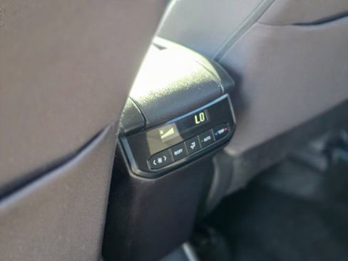 Used 2023 Toyota Highlander L image 21