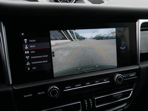 Used 2021 Porsche Macan image 34