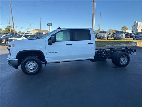 Used 2024 Chevrolet Silverado 3500 W/T w/ WT Convenience Package image 11