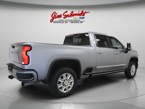 Used 2025 Chevrolet Silverado 2500 High Country w/ Technology Package AWD/4WD image 6