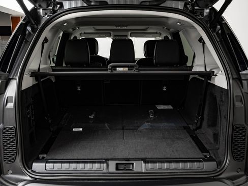 New 2026 Land Rover Discovery S image 21