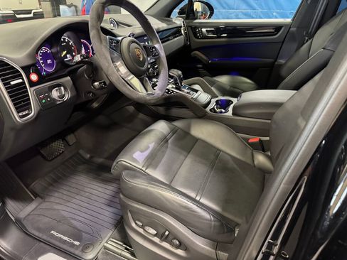 Used 2022 Porsche Cayenne E-Hybrid image 9