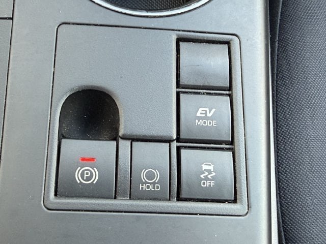 Used 2023 Toyota Highlander LE FWD image 22