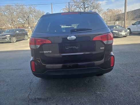Used 2015 Kia Sorento LX image 5