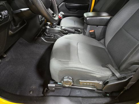 Used 2019 Jeep Wrangler Sport AWD/4WD image 10