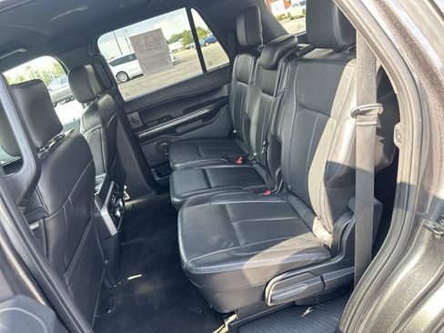 Used 2018 Ford Expedition XLT w/ Equipment Group 202A AWD/4WD image 27