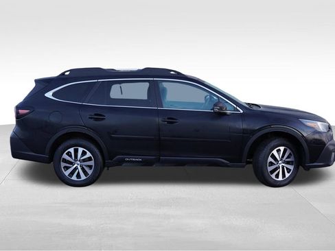 Used 2021 Subaru Outback Premium image 3