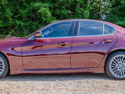 Used 2019 Alfa Romeo Giulia Ti w/ Quick Order Package 22Z Lusso RWD image 2
