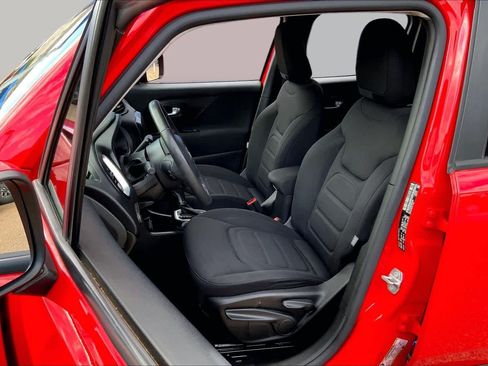 Used 2021 Jeep Renegade Latitude FWD image 7