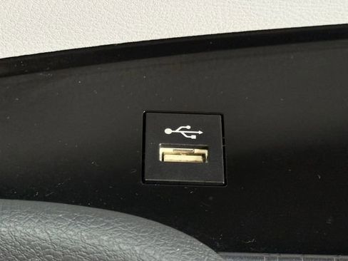 Used 2025 Toyota Sienna XLE FWD image 23