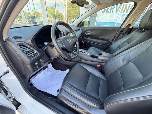Used 2020 Honda HR-V Touring image 11