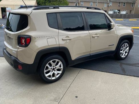 Used 2015 Jeep Renegade Latitude FWD image 7