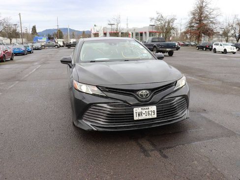Certified 2018 Toyota Camry LE image 3