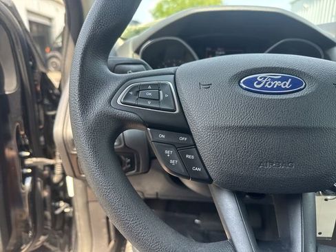 Used 2016 Ford Focus SE FWD image 16