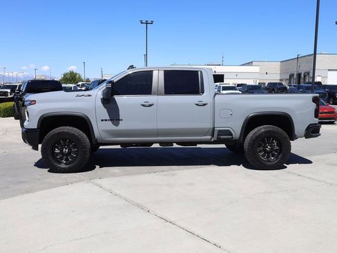 Used 2025 Chevrolet Silverado 2500 ZR2 w/ Technology Package AWD/4WD image 3