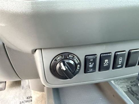 Used 2013 Nissan Frontier SL w/ Moonroof Pkg AWD/4WD image 36