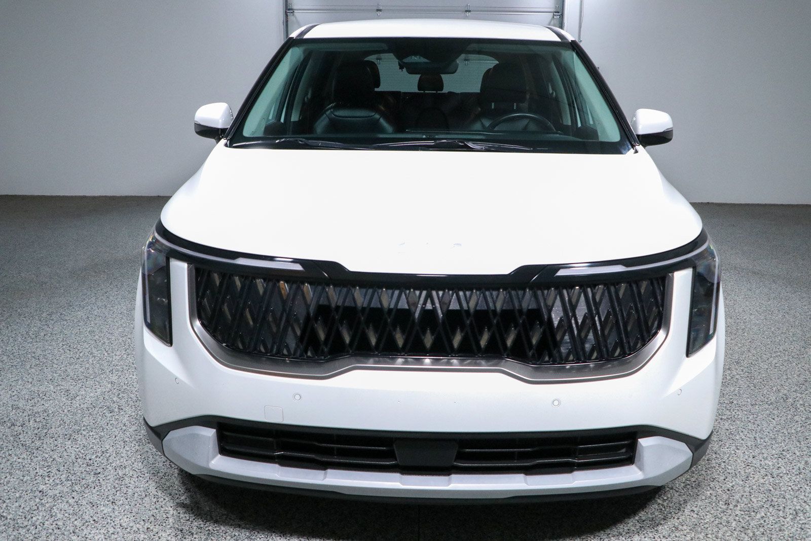Used 2025 Kia Carnival FWD image 4