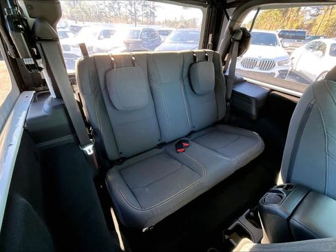 Used 2025 Jeep Wrangler Sport image 18