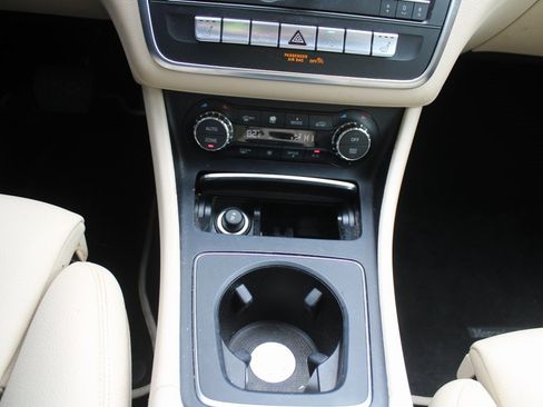 Used 2018 Mercedes-Benz GLA 250 image 37