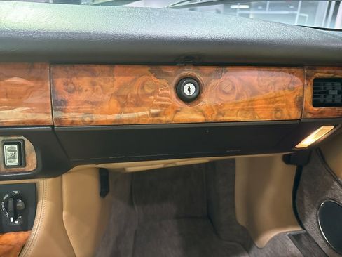 Used 1990 Jaguar XJS V12 Convertible image 17