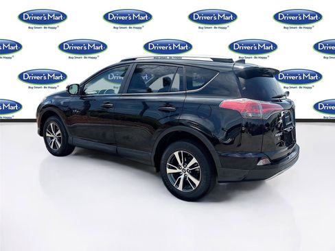 Used 2017 Toyota RAV4 XLE FWD image 5