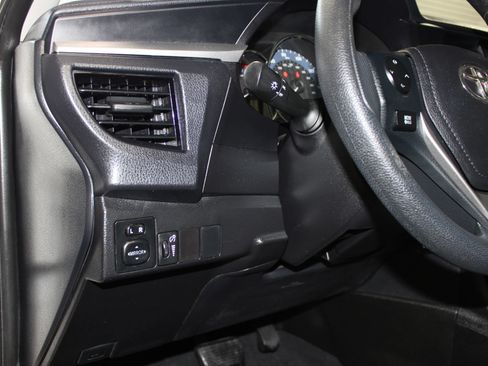 Used 2014 Toyota Corolla L FWD image 18