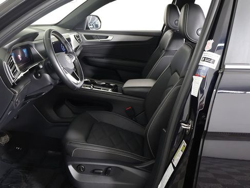 Used 2025 Volkswagen Atlas Cross Sport SE AWD/4WD image 31