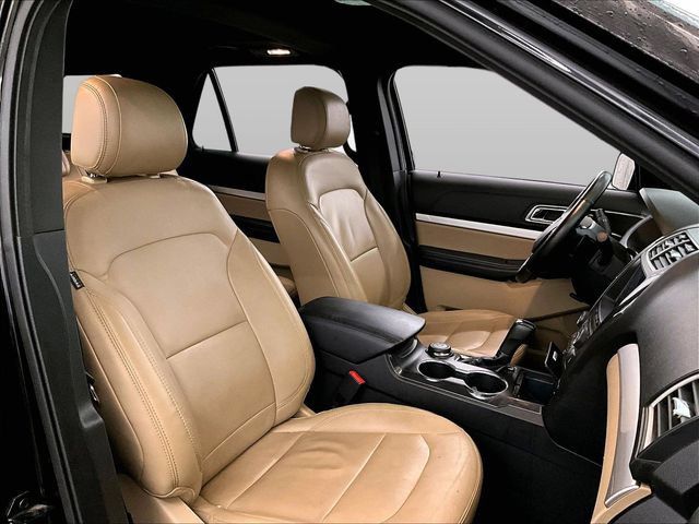Used 2017 Ford Explorer XLT w/ Equipment Group 202A AWD/4WD image 7