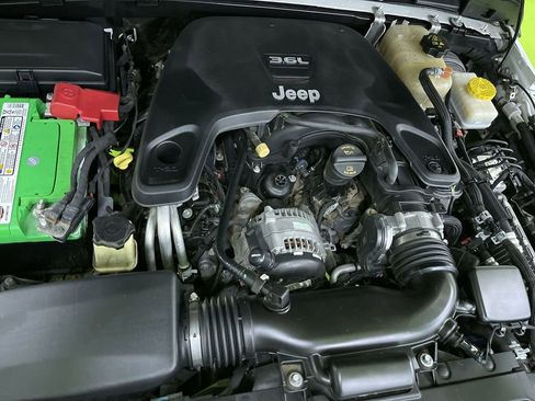 Used 2018 Jeep Wrangler Unlimited Sport S image 27