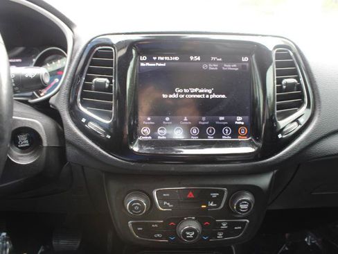 Used 2018 Jeep Compass Limited w/ Navigation Group AWD/4WD image 16