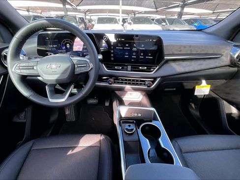 New 2026 Chevrolet Equinox LT w/ Convenience Package II image 6