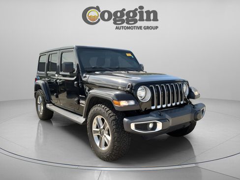 Used 2018 Jeep Wrangler Unlimited Sahara AWD/4WD image 8