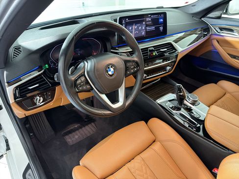 Used 2023 BMW 530i w/ Premium Package RWD image 3