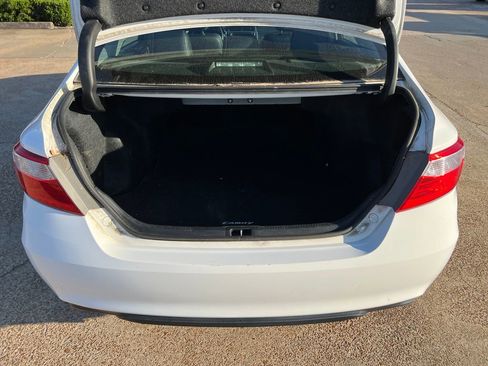 Used 2015 Toyota Camry SE FWD image 19