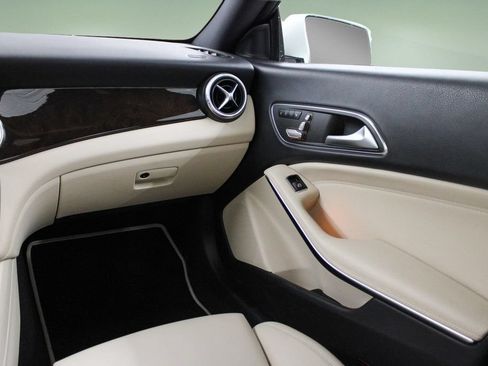 Used 2018 Mercedes-Benz CLA 250 image 20