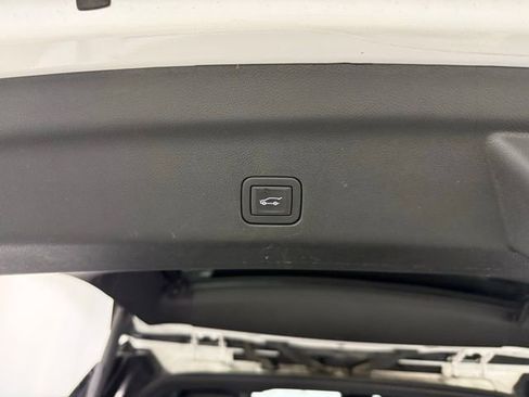 Used 2024 Chevrolet Tahoe High Country image 8