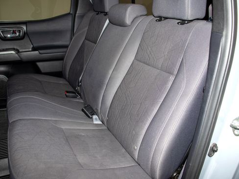 Used 2019 Toyota Tacoma TRD Sport image 13