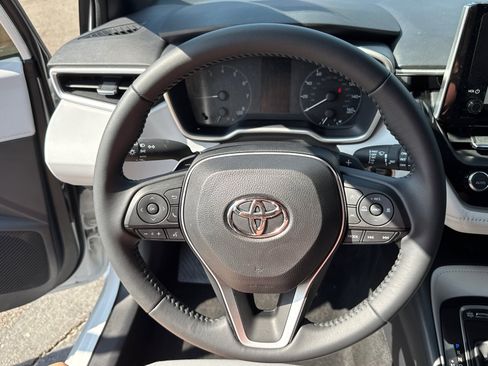 Used 2024 Toyota Corolla SE w/ SE Package image 14