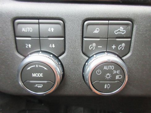 New 2026 GMC Sierra 3500 SLE w/ SLE Value Package image 17