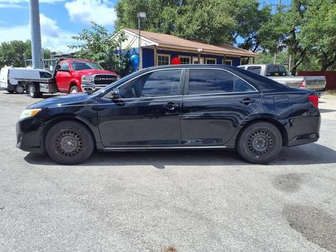 Used 2014 Toyota Camry LE FWD image 4